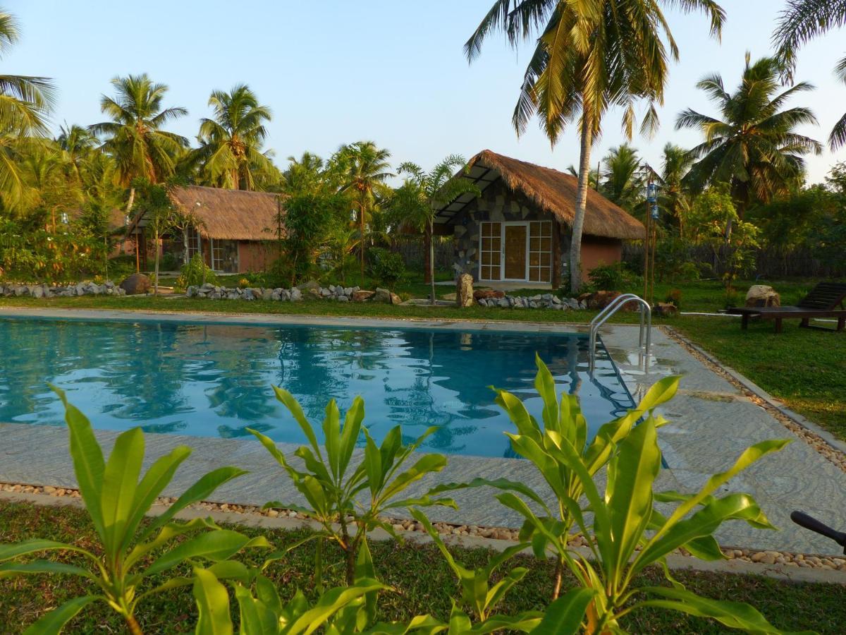 Coco Village Hotel Chilaw Exterior foto